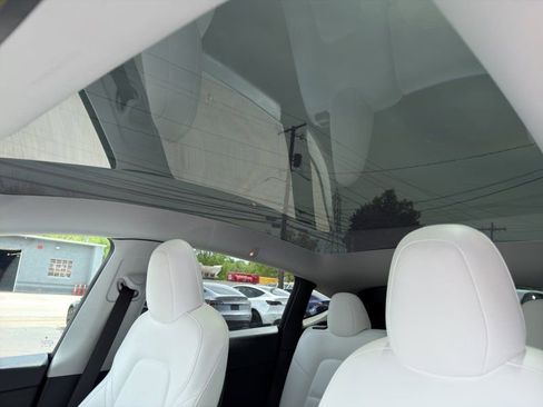 Used 2022 Tesla Model Y Long Range AWD/4WD image 19