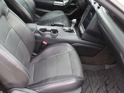 Used 2018 Ford Mustang Premium RWD image 4