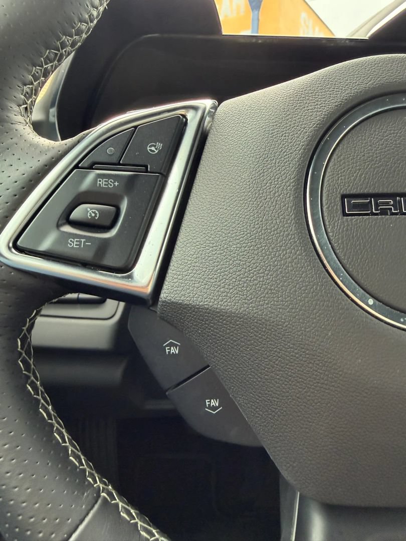 Used 2018 Chevrolet Camaro SS RWD image 21