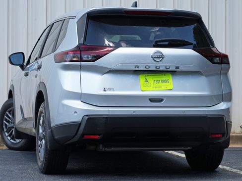 Used 2025 Nissan Rogue S FWD image 5