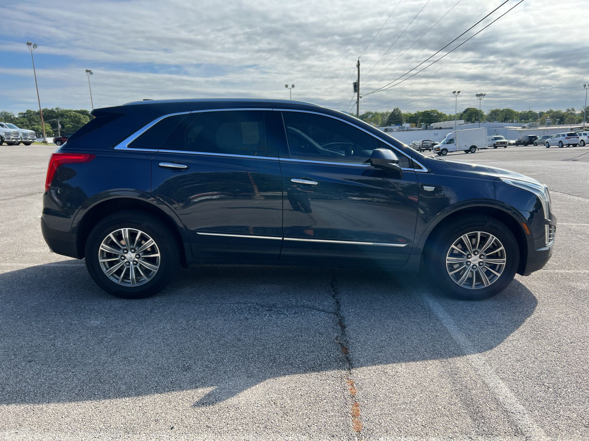Used 2019 Cadillac XT5 Luxury AWD/4WD image 2
