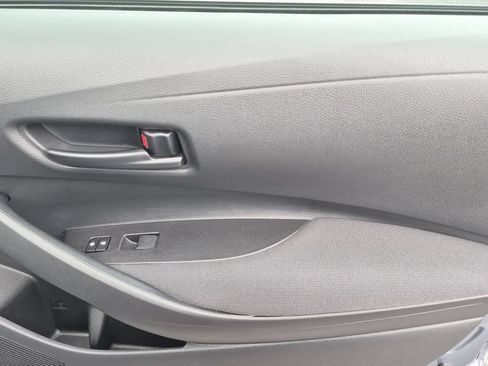 Used 2025 Toyota Corolla LE FWD image 32