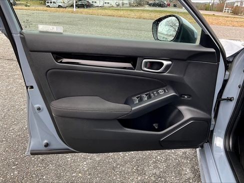 Used 2023 Honda Civic EX image 9