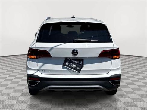 Used 2024 Volkswagen Taos SE FWD image 5