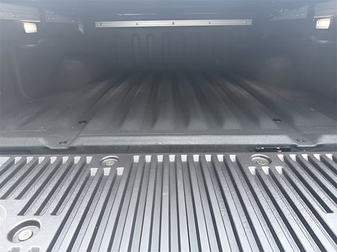 Used 2023 Nissan Frontier SV w/ SV Convenience Package image 27