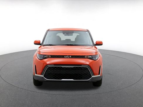 Used 2025 Kia Soul LX w/ LX Technology Package FWD image 2