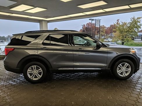 Certified 2023 Ford Explorer XLT w/ Equipment Group 202A image 4