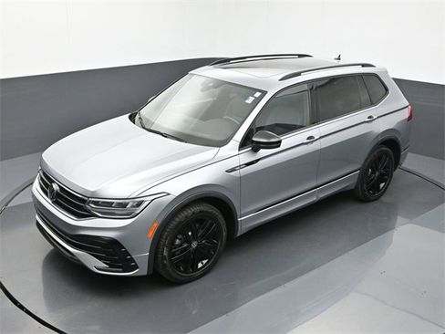 Used 2022 Volkswagen Tiguan SE R-Line image 15