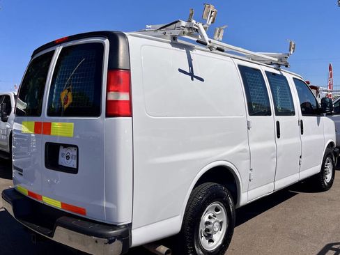 Used 2014 Chevrolet Express 2500 RWD image 6