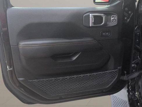Used 2023 Jeep Wrangler Unlimited Sahara AWD/4WD image 7