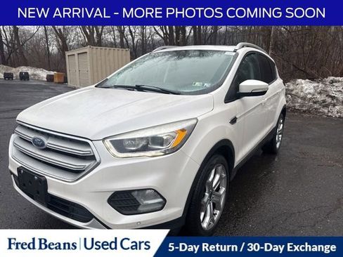 Used 2019 Ford Escape Titanium image 2