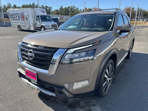 Used 2025 Nissan Pathfinder Platinum w/ Cargo Package image 7