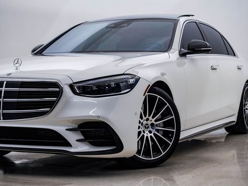 Used 2022 Mercedes-Benz S 580 4MATIC Sedan image 2