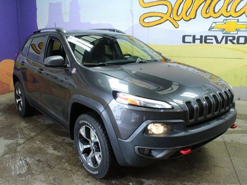 Used 2016 Jeep Cherokee Trailhawk w/ Comfort & Convenience Group image 4