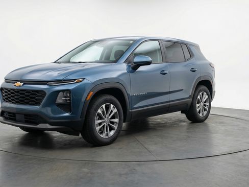 Used 2025 Chevrolet Equinox LT image 3