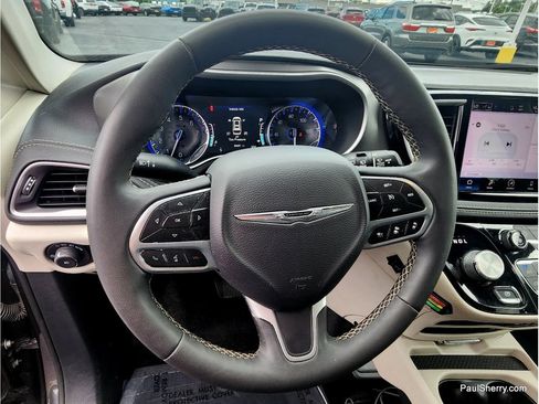 Used 2022 Chrysler Pacifica Touring-L FWD image 37