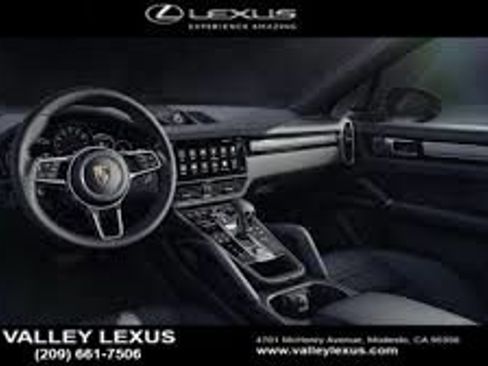 Used 2023 Porsche Cayenne Platinum Edition image 8