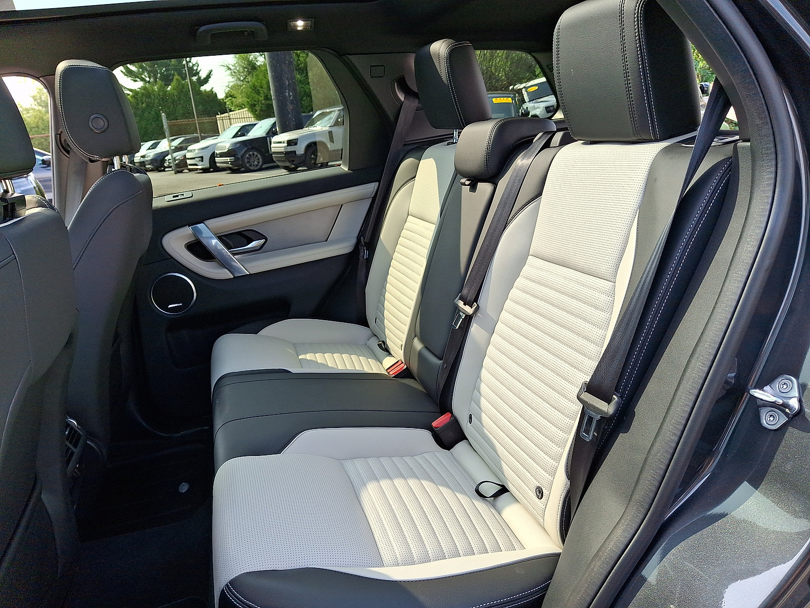 Used 2026 Land Rover Discovery Sport Landmark AWD/4WD image 19