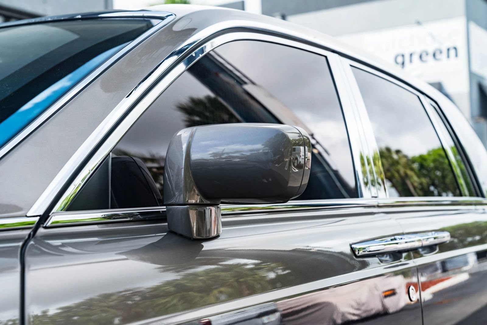 Used 2004 Rolls-Royce Phantom Sedan RWD image 16