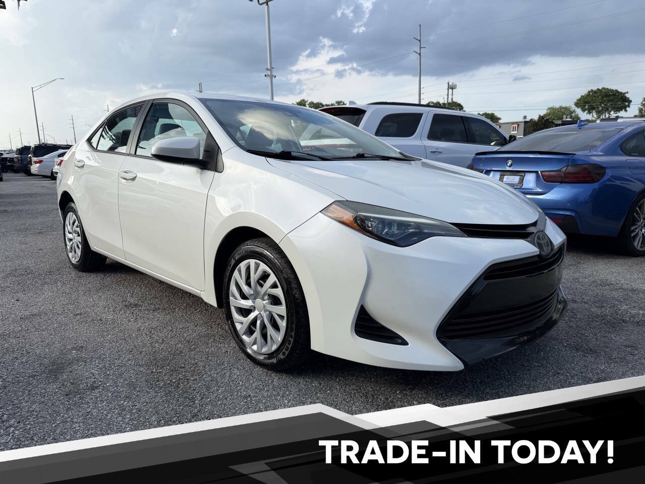 Used 2019 Toyota Corolla LE FWD image 1