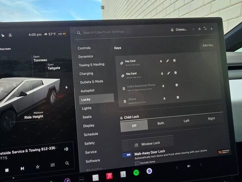 Used 2025 Tesla Cybertruck AWD Crew Cab image 50