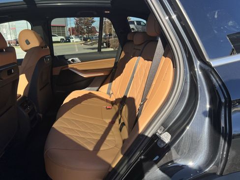 Used 2024 BMW X5 xDrive50e image 25