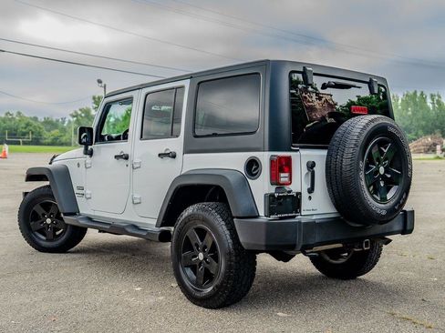 Used 2018 Jeep Wrangler Unlimited Sport S AWD/4WD image 3