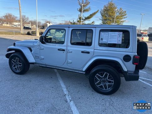 Used 2024 Jeep Wrangler Sahara image 18