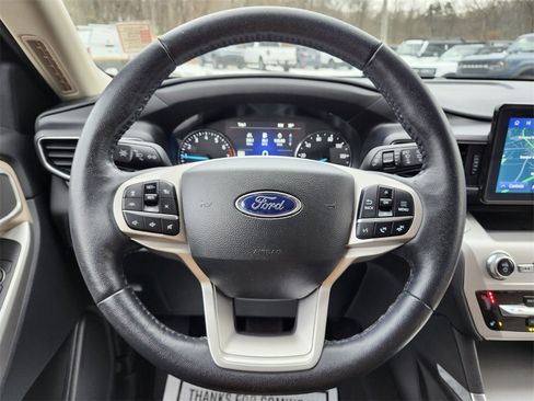 Certified 2022 Ford Explorer XLT w/ Equipment Group 202A image 28