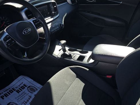 Used 2019 Kia Sorento L image 4