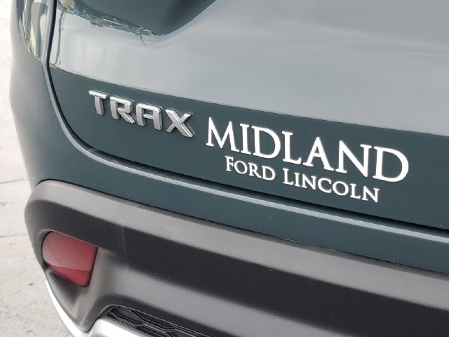 Used 2025 Chevrolet Trax LT FWD image 7
