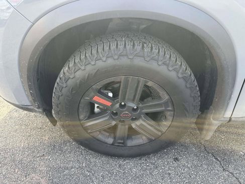 Used 2025 Nissan Rogue SV image 6