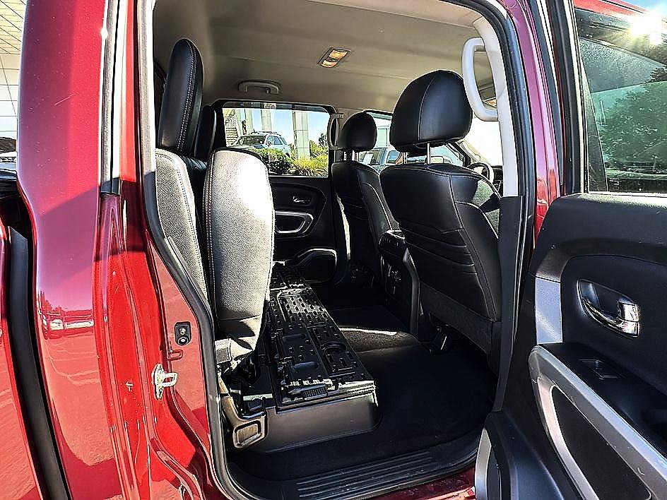 Used 2017 Nissan Titan SV RWD image 29