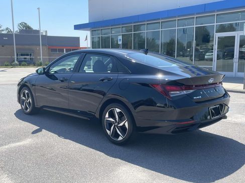 Used 2023 Hyundai Elantra SEL w/ Convenience Package FWD image 4
