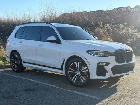 Used 2020 BMW X7 xDrive40i w/ M Sport Package image 2
