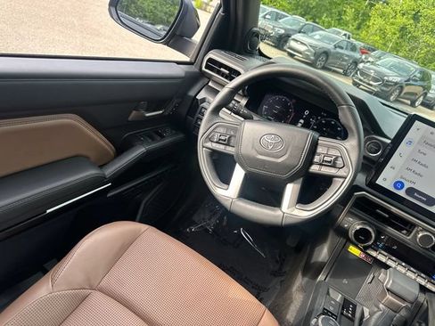 Certified 2025 Toyota 4Runner Limited w/ Tow Technology Package AWD/4WD image 26