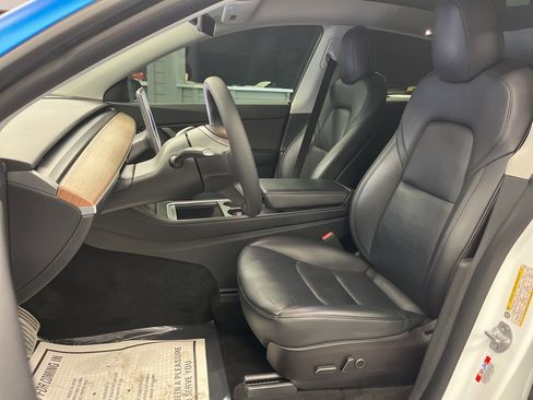 Used 2022 Tesla Model Y Performance image 12