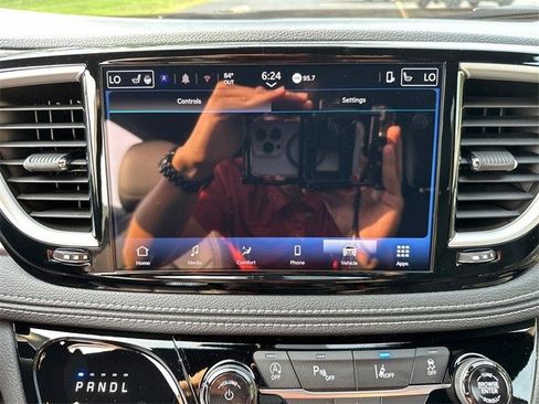 New 2025 Chrysler Pacifica Select image 28