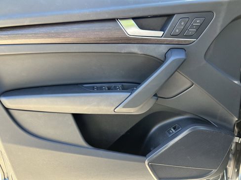 Used 2023 Audi Q5 2.0T Premium w/ Convenience Package image 14