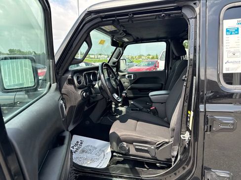 Used 2022 Jeep Gladiator Overland w/ Trailer Tow Package AWD/4WD image 32