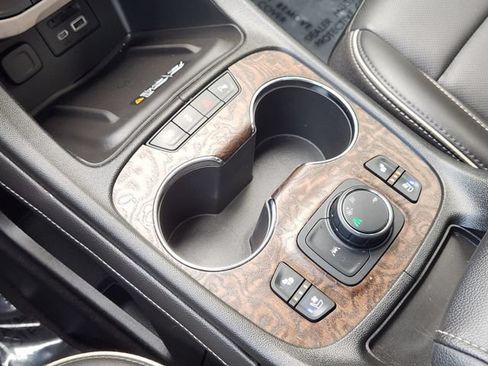 Used 2021 GMC Acadia Denali w/ Denali Technology Package FWD image 23