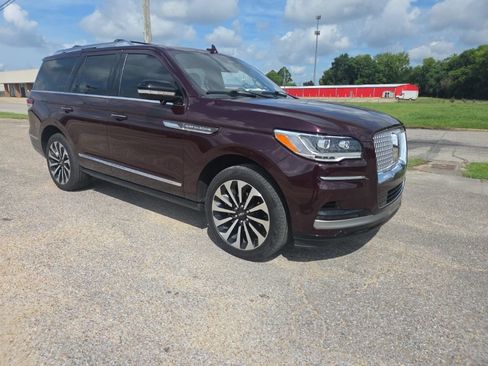 Used 2023 Lincoln Navigator Reserve AWD/4WD image 12