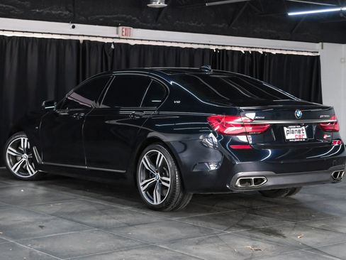 Used 2018 BMW M760i xDrive image 11