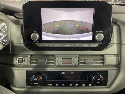 Used 2024 Nissan Pathfinder S image 24