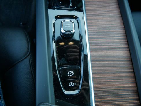 Used 2024 Volvo V60 B5 Cross Country Plus w/ Protection Package Premier image 20