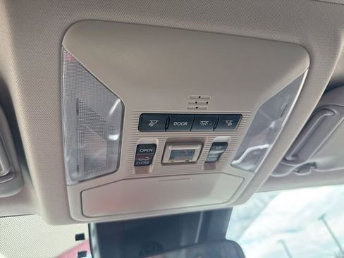 Used 2020 Toyota RAV4 XLE Premium image 20