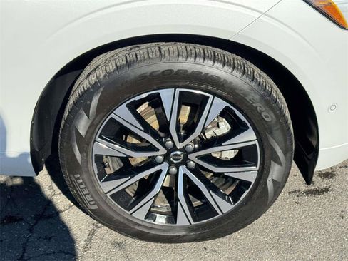 Certified 2023 Volvo XC60 B5 Plus image 6