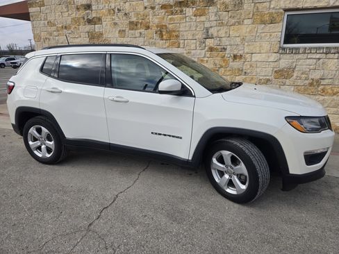 Used 2019 Jeep Compass Latitude image 18