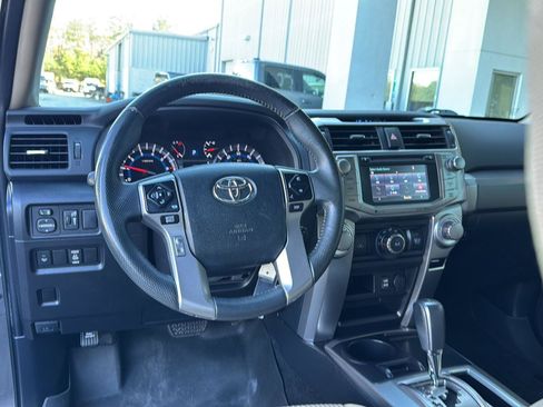 Used 2016 Toyota 4Runner SR5 image 17
