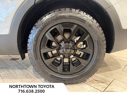 Used 2025 Kia Telluride AWD image 26
